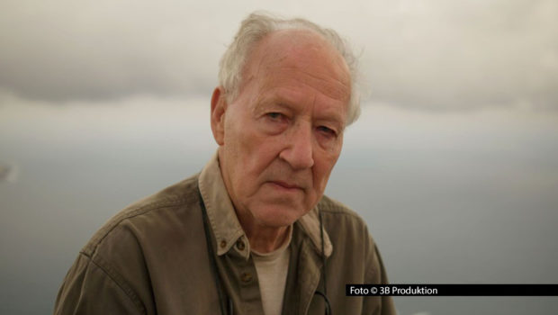 Filmemacher Werner Herzog, hier in einer Szene aus dem über ihn gedrehten Dokumentarfilm „Radical Dreamer“ wird am 16. Oktober beim Film Festival Cologne mit dem Filmpreis Köln ausgezeichnet. Der International Actors Award geht in diesem Jahr an die Schauspielerin Maren Eggert. Foto-3B-Produktion