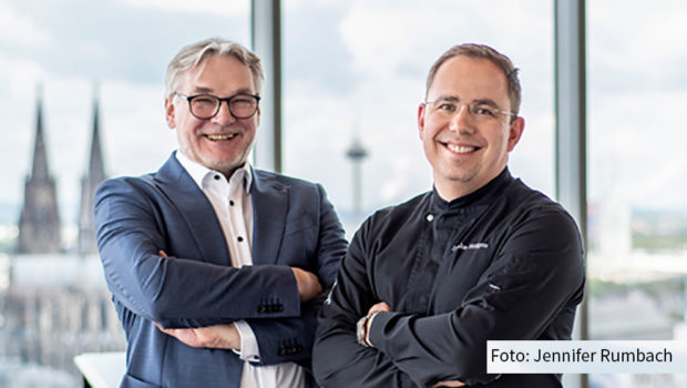 In den Fußballhallen von Weltmeister Lukas Podolski wurden am Sonntag die dritten Fine Food Days Cologne eröffnet. Mit dabei waren Vertreter der Kölner Spitzengastronomie wie Michael Stern, Sönke Höltgen, Julia Komp, Maximilian Lorenz u.v.a. (Foto: Jennifer Rumbach)