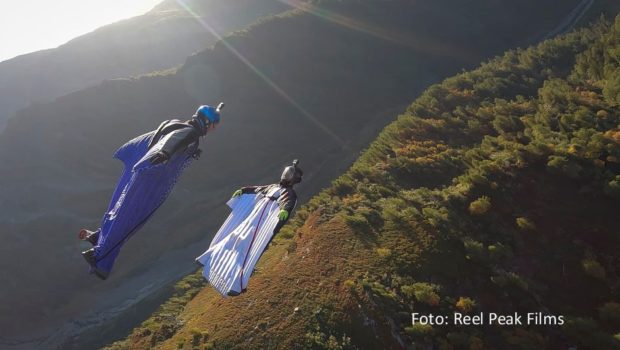 Die Dokumentation „FLY – Ein Leben für den Sprung“ feiert am 30. September ihre deutsche TV-Premiere auf National Geographic und bietet einen faszinierenden Einblick in die Welt des Base-Jumpings, inklusive beeindruckender Luftaufnahmen. (Foto: Reel Peak Films)