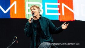 Das Fan Fest EURO fand am 12. Juni zur Einstimmung auf die Fußball-Europameisterschaft auf der Theresienwiese in München statt. Singer-Songwriter Tim Bendzko eröffnete vor 60.000 Fans den musikalischen Reigen. Weitere Acts waren u.a. Headliner Ed Sheeran und Mark Forster. (Foto: Instagram/@magentamusik)