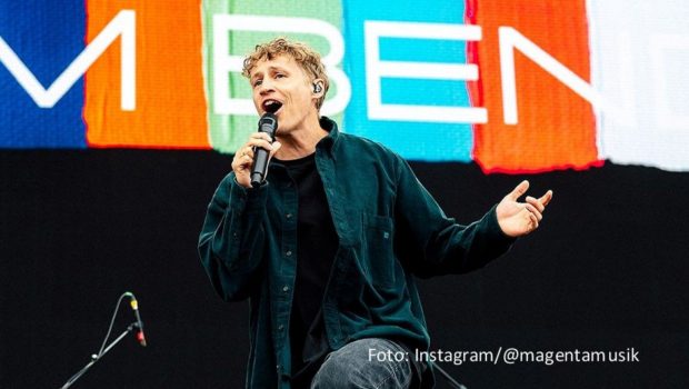 Das Fan Fest EURO fand am 12. Juni zur Einstimmung auf die Fußball-Europameisterschaft auf der Theresienwiese in München statt. Singer-Songwriter Tim Bendzko eröffnete vor 60.000 Fans den musikalischen Reigen. Weitere Acts waren u.a. Headliner Ed Sheeran und Mark Forster. (Foto: Instagram/@magentamusik)