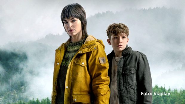 In der Serie „Fenris“, die am 27. März exklusiv in Deutschland bei MagentaTV startet, kehrt die von Ida Elise Broch gespielte Biologin Emma in ihr norwegisches Heimatdorf zurück. Dort geht sie auf die Suche nach ihrem spurlos verschwundenen Vater, dem Wolfsforscher Marius.(Foto: Viaplay)