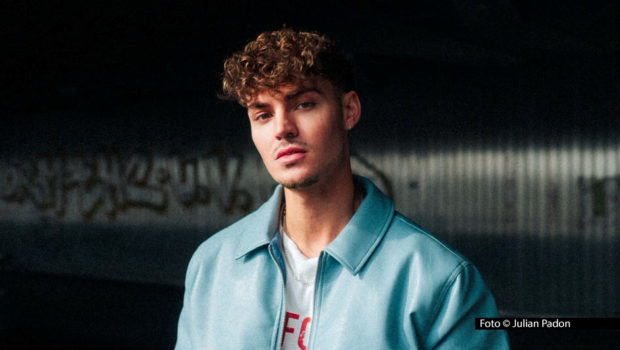 Am 1. Juni feiert der „ZDF-Fernsehgarten“ den Start in den Sommer. Zu den musikalischen Highlights ab 12:00 Uhr zählen u.a. Karsten Walter und Coach Bennet mit ihrer gemeinsamen Single „Beverly Hills“ sowie Tim Peters, Alexander Eder und Linda Hesse. Foto © Julian Padon