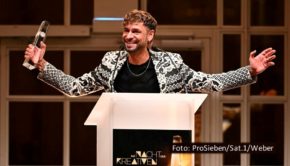Zum Auftakt des Deutschen Fernsehpreises 2023 wurde in der „Nacht der Kreativen“ u.a. Angel Garcia für die Kostüme des Tanzensembles in der ProSieben-Show „The Masked Singer“ geehrt. Der Sender mit den meisten Trophäen des Abends war das ZDF, das in drei Kategorien gewann. (Foto: ProSieben/Sat.1/Weber)