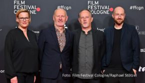 Mit dem Thriller „La Syndicaliste“ wurde am 20. Oktober das 32. Film Festival Cologne eröffnet. Programmleiter Johannes Hensen begrüßte zur Vorführung Regisseur Jean-Paul Salomé und Produzent Bertrand Faivre sowie die Kölner Koproduzentin Bettina Brokemper. (Foto: Film Festival Cologne/Raphael Stötzel)