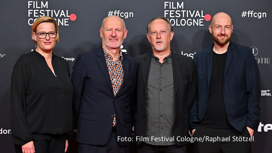 Mit dem Thriller „La Syndicaliste“ wurde am 20. Oktober das 32. Film Festival Cologne eröffnet. Programmleiter Johannes Hensen begrüßte zur Vorführung Regisseur Jean-Paul Salomé und Produzent Bertrand Faivre sowie die Kölner Koproduzentin Bettina Brokemper. (Foto: Film Festival Cologne/Raphael Stötzel)