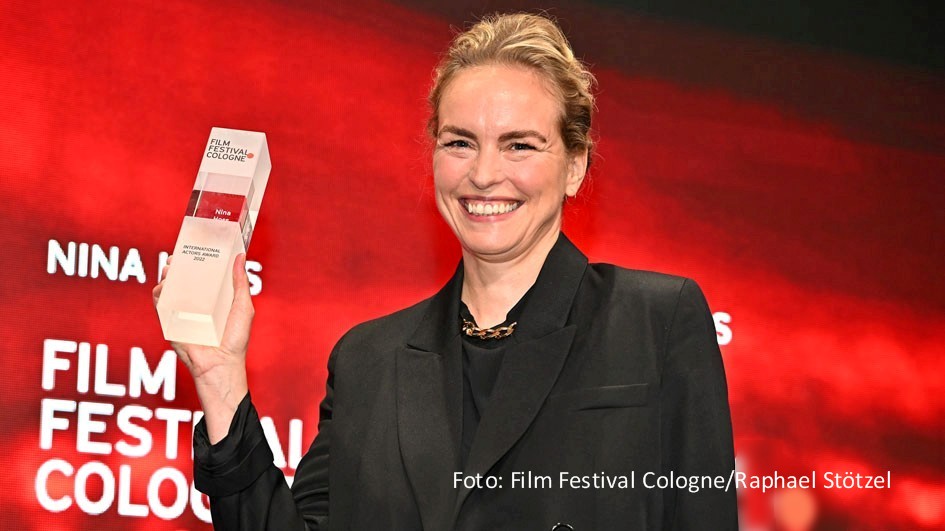 Schauspielerin Nina Hoss war einer der prominenten Ehrengäste bei der abschließenden Preisverleihungs-Gala des 32. Film Festival Cologne. Hoss wurde mit dem International Actors Award ausgezeichnet. Den Filmpreis NRW gewann die Kölner Firma Color of May für „A Room of My Own“. (Foto: Film Festival Cologne/Raphael Stötzel)