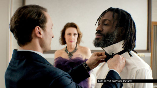 Das „Film im Film“-Drama „Gavagai“ von Regisseur und Autor Ulrich Köhler eröffnet am 9. Oktober das 35. Film Festival Cologne. Bei der Mischung aus Branchentreff und Publikumsfestival stehen wieder Film- und Serienvorführungen aus aller Welt sowie mehrere Fachkonferenzen auf dem Programm. Port-au-Prince-Pictures.