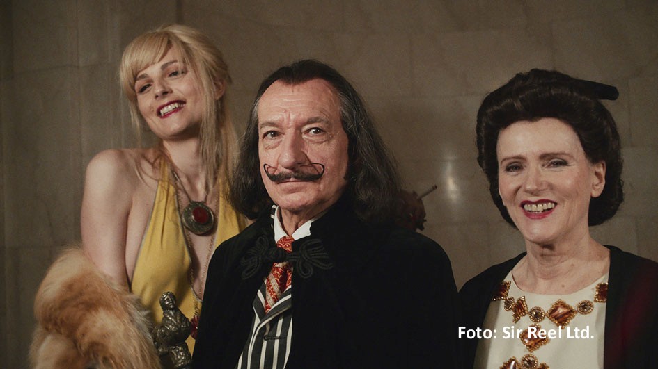 Zum 40. Mal findet das Filmfest München statt. Einer der Ehrengäste ist Schauspielerin Barbara Sukowa, die mit dem „CineMerit Award“ ausgezeichnet wird. Zudem feiert das Künstler-Biopic „Dalíland“ seine Deutschlandpremiere, in dem Sukowa mit u.a. Ben Kingsley und Andreja Pejić zu sehen ist. (Foto: Sir Reel Ltd.)