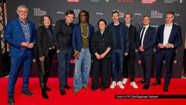 Im Kölner Filmpalast begrüßten Festivaldirektorin Martina Richter und Staatssekretär Bernd Schulte am 9. Oktober die geladenen Gäste zur Eröffnung des 35. Film Festival Cologne. Gezeigt wurde das Drama „Gavagai“ – in Anwesenheit von Regisseur Ulrich Köhler, Hauptdarsteller Jean-Christophe Folly und Produzent Ingmar Trost. Foto © FFCGN/Raphael Stözel