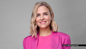 Vier Tage lang steht Dresden als Austragungsort des Multisport-Events „Die Finals 2025“ im Fokus. Ab dem 31. Juli werden dort die Deutschen Meisterschaften in 20 Sportarten ausgetragen. Zum Auftakt führt Moderatorin Stephanie Müller-Spirra durch die mehrstündige Live-Sendung im Ersten._Foto-MDR_Hagen-Wolf