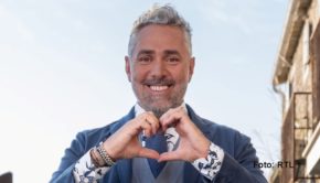 Koch und Autor Roland Trettl wird ab dem 7. Februar wieder zum „Hoteldirektor“. Dann nämlich startet bei Vox die dritte Staffel der Dating-Doku „First Dates Hotel“, in der er als Gastgeber eines kroatischen Urlaubsdomizils auftritt. (Foto: RTL)