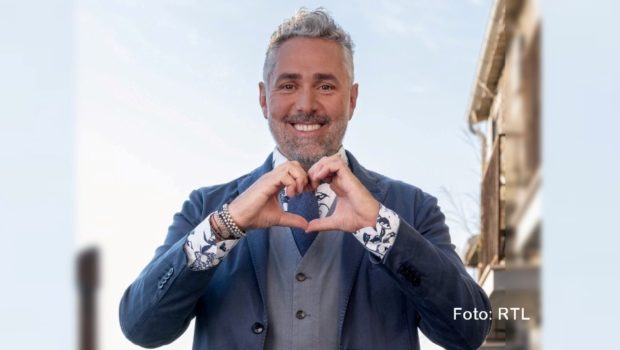In Roland Trettls „First Dates Hotel“ dürfen heute die letzten Singles einchecken, denn bei Vox steht zur Primetime das Staffelfinale an. Mit dabei ist diesmal ein Überraschungsgast für Crew-Mitglied Tim. Ob er seinem Kumpel Luca beim Flirten helfen kann? (Foto: RTL)