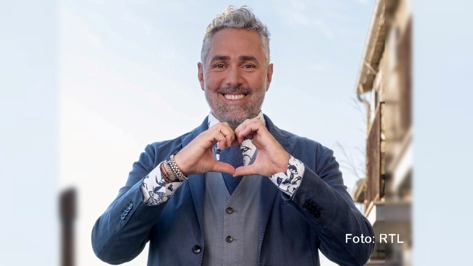 In Roland Trettls „First Dates Hotel“ dürfen heute die letzten Singles einchecken, denn bei Vox steht zur Primetime das Staffelfinale an. Mit dabei ist diesmal ein Überraschungsgast für Crew-Mitglied Tim. Ob er seinem Kumpel Luca beim Flirten helfen kann? (Foto: RTL)