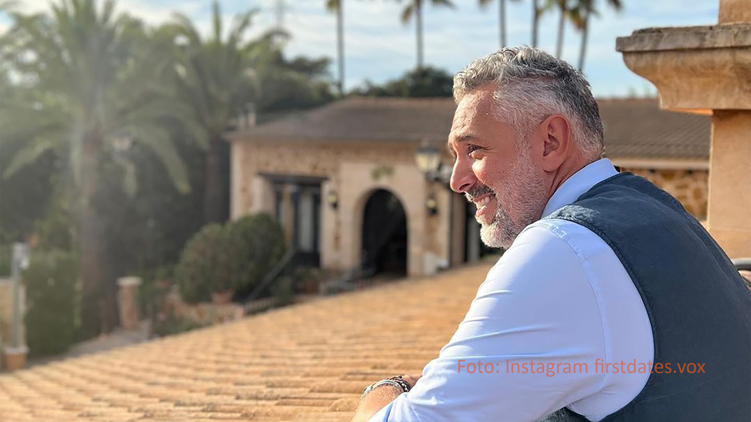 Heute Abend zeigt Vox ab 20:15 Uhr eine neue Ausgabe von „First Dates Hotels“. Gastgeber Roland Trettl, der seit heute außerdem als neues Testimonial in den Werbespots der Pralinenmarke „Edle Tropfen“ zu sehen ist, begrüßt wieder Singles auf der Suche nach der großen Liebe. (Foto: Instagram firstdates.vox)