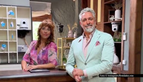 Die sechste Staffel von „First Dates Hotel“ geht am 14. April bei Vox zu Ende. Auch in der vorerst letzten Folge bieten Gastgeber Roland Trettl und Rezeptionistin Aline noch einmal alles auf, um den Singles im Urlaubsdomizil auf Mallorca eine erfolgreiche Partnersuche zu ermöglichen. (Foto © Instagram/firstdates.vox)