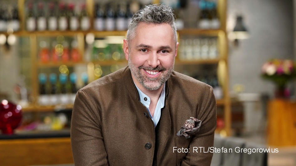 Einen passenderen Sendetermin für die zweite Staffelfolge des „First Dates Hotel“ könnte es kaum geben. Die Dating-Doku mit Roland Trettl läuft nämlich am heutigen 14. Februar bei Vox – und der ist bekanntermaßen Valentinstag, das Fest der Liebenden. (Foto: RTL/Stefan Gregorowius)