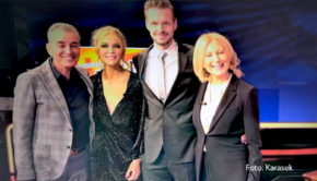 Weihnachtsstimmung oder nicht? Florian Schroeder und Laura Karasek sind sich zu Beginn der „Florian Schroeder Satireshow“ am 15. Dezember im Ersten nicht ganz einig. Fest steht in jedem Fall, dass zwei interessante Gäste ins Studio kommen: Michel Friedman und Maren Kroymann. (Foto: Karasek)