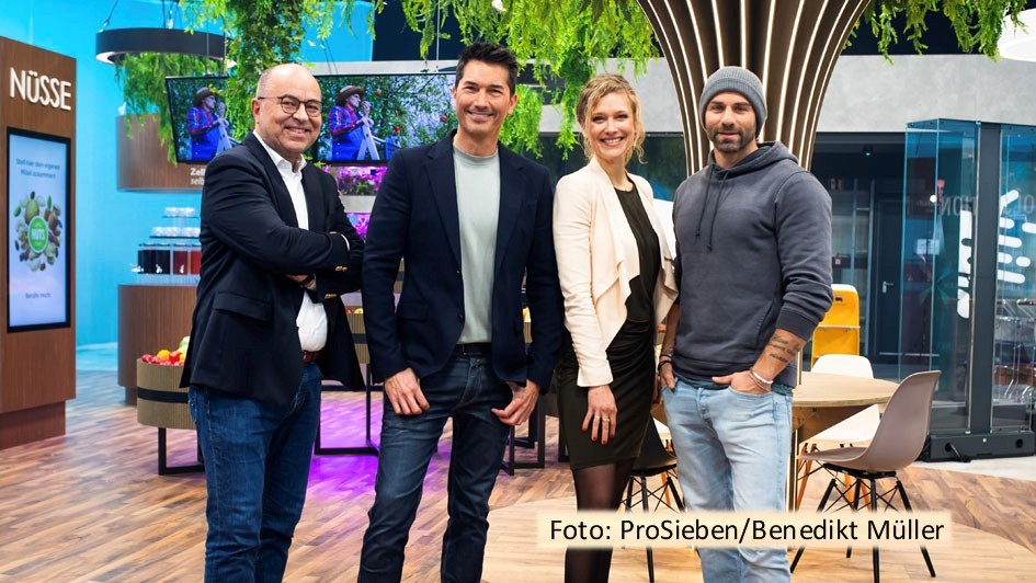 In einem zweiteiligen Special geht das ProSieben-Magazin „Galileo“ der Frage nach, wie unsere Einkaufswelt im Jahr 2050 aussehen wird. Moderator Stefan Gödde entwickelt mit den Experten Stephan Rüschen, Denise Loga und Robin Hertscheck das Konzept für einen „Galileo Vision-Market“. (Foto: ProSieben/Benedikt Müller)