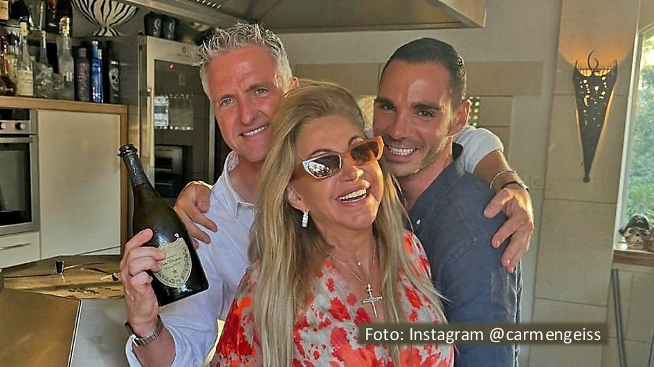 Zur neuen Folge von „Die Geissens – Der Podcast“, die jetzt bei RTL+ abrufbar ist, begrüßt Carmen Geiss mit ihrer Familie zwei Gäste: Ex-Rennfahrer Ralf Schumacher und sein Lebensgefährte Étienne Bousquet-Cassagne sprechen u.a. über ihre Beziehung und die Freundschaft mit den Geissens. (Foto: Instagram/@carmengeiss)