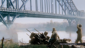 An den kommenden beiden Donnerstagen nimmt National Geographic das dramatische Ende des Zweiten Weltkriegs in den Blick. Die vierteilige Doku-Serie „Die Befreiung Europas: D-Day bis Berlin“ rekonstruiert die entscheidenden Etappen bis zur Kapitulation der Wehrmacht. Foto © National Geographic