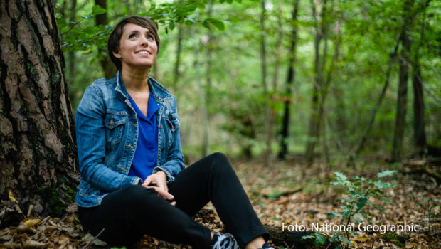 Die erste exklusive Eigenproduktion des Doku-Senders National Geographic für seinen deutschen Youtube-Kanal feiert am heutigen 26. September Premiere. In der dreiteiligen Serie „Glücksgeheimnisse“ widmen sich die Autorin Gina Schöler sowie weitere Experten dem Streben nach Glück und Lebenszufriedenheit. (Foto: National Geographic)