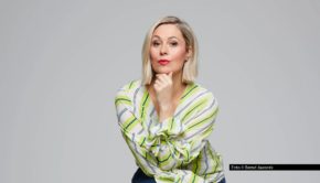 Am 19. November wird zum 18. Mal die „Goldene Bild der Frau“ an fünf engagierte Frauen verliehen, die sich besonders für den gesellschaftlichen Zusammenhalt einsetzen. Prominente Patinnen wie Ruth Moschner unterstützen die Preisträgerinnen und stellen ihre Projekte auf der Gala-Bühne vor. Foto © Bernd Jaworek