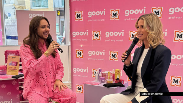 Seit dem 9. Juni ist die italienische Beauty- und Wellnessmarke Goovi erstmals auch in ausgewählten Müller-Filialen in Deutschland erhältlich. Zur Feier des Verkaufsstarts lud Markengründerin Michelle Hunziker zu einem Meet & Greet in München – mit dabei waren auch prominente Gäste wie Riccardo Simonetti. Foto © smalltalk