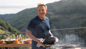 Die vierte Staffel von „Gordon Ramsay: Kulinarische Abenteuer“ startet am 15. August bei National Geographic WILD. Der schottische Starkoch Gordon Ramsay erkundet darin weltweit faszinierende Orte wie Petra, die Cliffs of Moher, Kuba und die Florida Keys. (Foto: National Geographic/Justin Mandel)