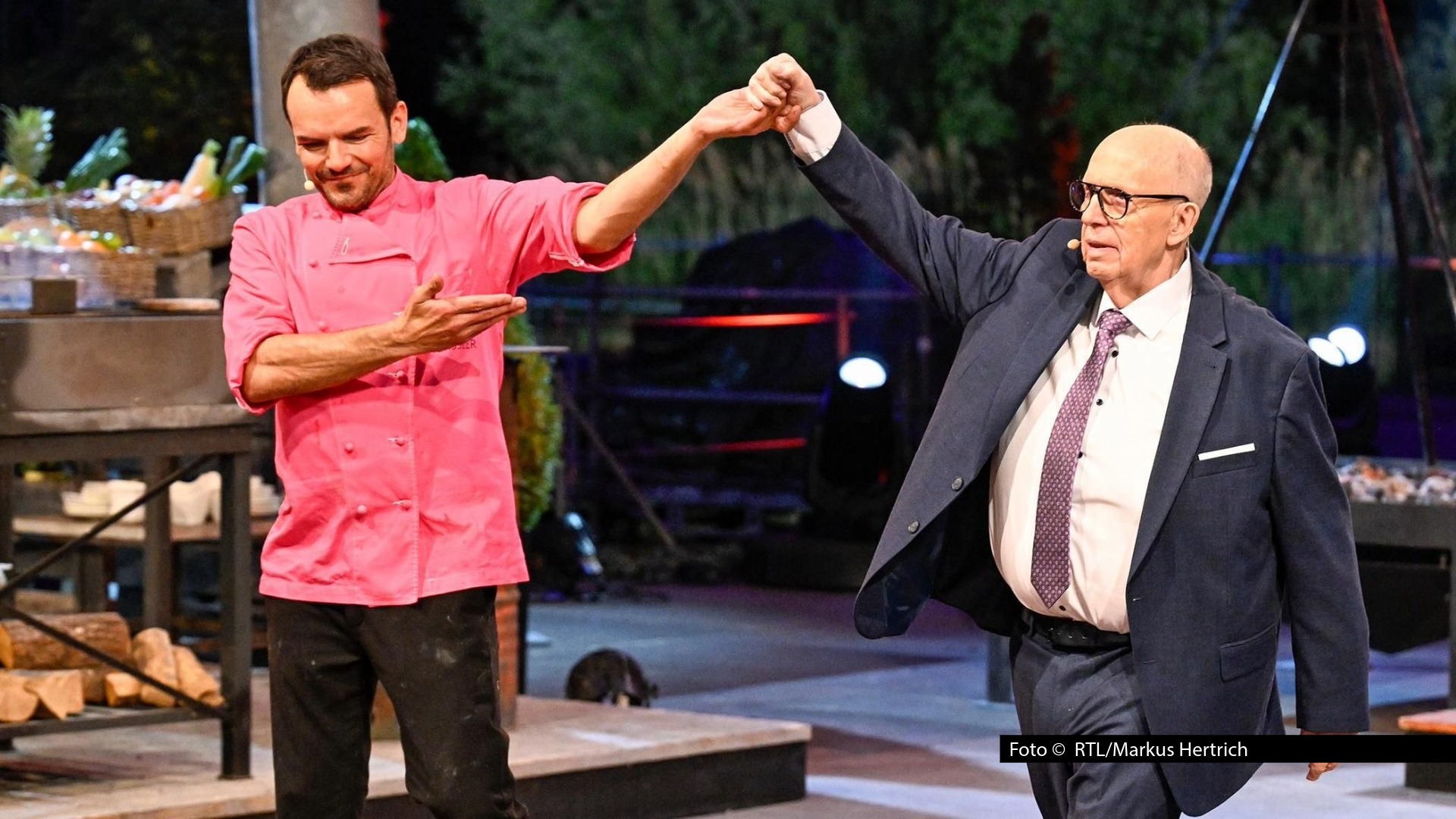 Das „Grill den Henssler – Sommer-Special“ startet in diesem September mit einer besonderen Abschiedsshow für Juroren-Urgestein Reiner Calmund. In Magdeburg treten dafür seine Wunschgäste Matze Knop, Mirja Boes und Detlef Steves gegen Profikoch Steffen Henssler an den Herd. Foto © RTL/Markus Hertrich