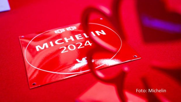 Die Entscheidungen sind gefallen. Insgesamt 340 Sterne-Restaurants werden in der neuen deutschen Ausgabe des Restaurantführers „Guide Michelin“ gelistet. Bekannte TV-Köche wie Tim Raue, Frank Rosin und Robin Pietsch konnten sich dabei in ihren Kategorien behaupten. (Foto: Michelin)