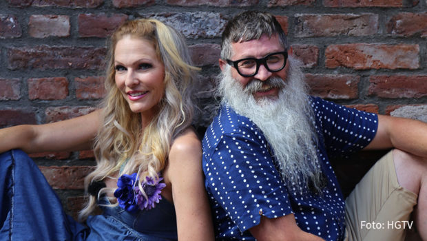 In der HGTV-Reihe „Haus des Jahres: Deutschland“ suchen Innenarchitektin Eva Brenner und der Set- und Interior-Designer Guido Heinz Frinken ab dem 12. Dezember wieder das schönste Haus des Landes. Unterstützt werden sie dabei von Moderatorin Sonya Kraus. (Foto: HGTV)