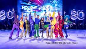Am gestrigen 4. Oktober präsentierte das „Holiday on Ice“-Ensemble gemeinsam mit Sängerin Vanessa Mai auf der Pressekonferenz zum Saisonauftakt erste Auszüge aus der neuen Show „No Limits“, die ab Mitte November 2023 in 20 deutsche Städte kommen wird. (Foto: HOLIDAY ON ICE/Martin Miseré)