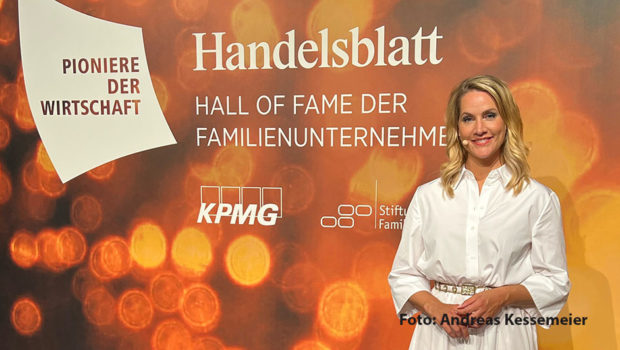 Zum 14. Mal wurden gestern Neuzugänge in die von der Zeitung „Handelsblatt“ initiierte „Hall of Fame der Familienunternehmen“ aufgenommen. Die Zeremonie mit Moderatorin Judith Rakers fand im Tipi am Kanzleramt in Berlin statt. (Foto: Andreas Kessemeier)