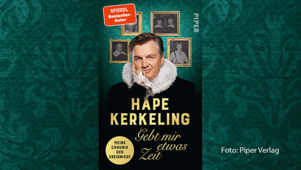In seinem neuen Buch beschäftigt sich Hape Kerkeling mit seiner Familiengeschichte. Zu der gehört auch seine königliche Abkunft. Erstmals im Fernsehen spricht er darüber in der Radio Bremen-Talkshow „3nach9“. Zu Gast sind zudem u.a. Olympia-Legende Katarina Witt und Autor Jan Weiler. (Foto: Piper Verlag)