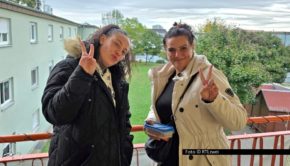 Erstmals besuchen sich Menschen aus den unterschiedlichen Schauplätzen der seit zehn Jahren laufenden Sozial-Doku „Hartz und herzlich“. Beispielsweise ist Valeska aus Trier bei Janine in Mannheim zu Gast. Zu sehen gibt’s das Ganze in zwei Sonderfolgen am 6. und 13. Januar bei RTLzwei. Foto © RTLzwei