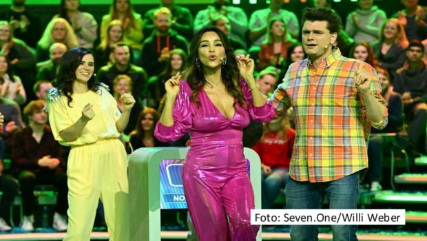 Im Staffelfinale des Sat.1-Musikquiz „Hast Du Töne?“ bildet Entertainerin Verona Pooth am 11. Juli ein Rate-Duo mit Comedian Lutz van der Horst. Die beiden treten u.a. gegen Schauspielerin Nora Tschirner und Sänger Thomas Anders an. Auch Comedian Özcan Cosar ist diesmal mit dabei. (Foto: Seven.One/Willi Weber)