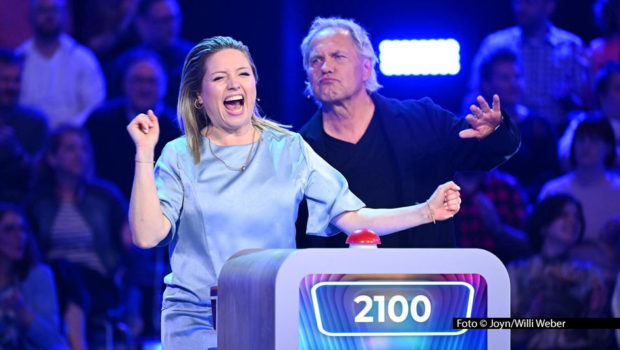 Am 7. August lädt Moderator Matthias Opdenhövel in Sat.1 wieder zur Musik-Quizshow „Hast Du Töne?“ ein. Teamkapitänin Caroline Frier bekommt diesmal tatkräftige Unterstützung von Schauspieler und Sänger Uwe Ochsenknecht. Weitere Rategäste sind Evelyn Burdecki und Anna Maria Mühe. Foto © Joyn/Willi Weber