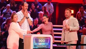 Zum Staffelfinale von „Hast du Töne?“ lädt Sat.1 am 26. März noch einmal zum musikalischen Quizabend in der Primetime ein. Moderator Matthias Opdenhövel empfängt dabei Sarah Engels, Laura Karasek und Pascal Hens, die gemeinsam mit Sasha, Oliver Geissen und Caroline Frier um den Sieg spielen. Foto © Joyn/Willi Weber