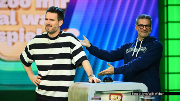Eine Spezialausgabe der Musik-Quizshow „Hast du Töne?“ steht am 14. August in Sat.1 auf dem Programm. Unter dem Motto „Made in Germany“ stellt sich u.a. Sänger Johannes Strate als Rategast der Herausforderung. Er bildet ein Team mit Kapitän und „Das Kanu des Manitu“-Star Rick Kavanian. Foto © Joyn/Willi Weber