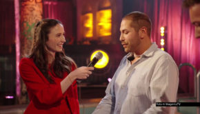 Ab sofort gibt’s bei MagentaTV+ die erste Folge der neuen Dating-Show „2 Hearts One Beat“. Hier entscheidet ausschließlich der Musikgeschmack der Singles über das Weiterkommen. Moderatorin Lucy begleitet die Kandidatinnen und Kandidatinnen bis ins Finale. (Foto © MagentaTV)