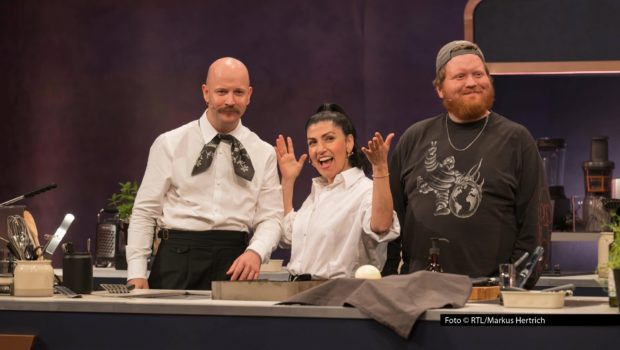 Die drei Spitzengastronomen Markus Stöckle, Elif Oskan und Lukas Mraz fordern „Hensslers Dreamteam“ heraus. Welches Profi-Trio im kulinarischen Battle letztendlich die Nase vorn hat, zeigt der Sender Vox am 9. November in der Primetime. Foto © RTL/Markus Hertrich