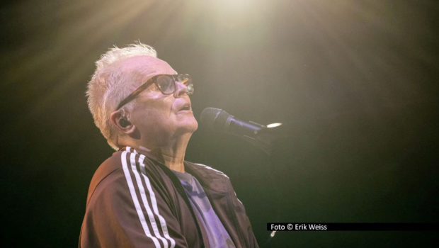 Herbert Grönemeyer und Veranstalter Dirk Becker Entertainment nehmen bereits die Konzertsaison 2027 in den Blick. Der Musiker und seine Mitstreiter spielen dann sieben Shows in Arenen in Deutschland und Ös-terreich. Der Ticketverkauf startet mit einem Pre-Sale am 10. Dezember 2025. Foto © Erik Weiss