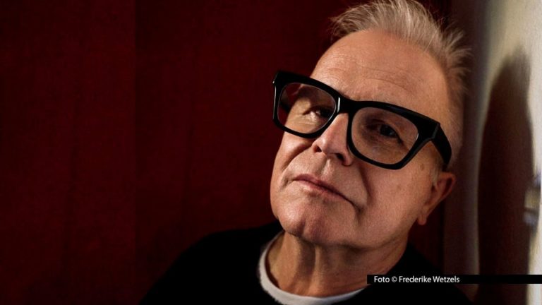 Im Frühjahr 2027 geht Herbert Grönemeyer mit seiner Band auf große Hallen- und Open-Air-Tour durch Deutschland, Österreich und die Schweiz. Nun steht fest, dass er in der Berliner Waldbühne gleich an zwei Abenden auftreten wird. Insgesamt sind 16 Konzerte angekündigt. Foto © Frederike Wetzels