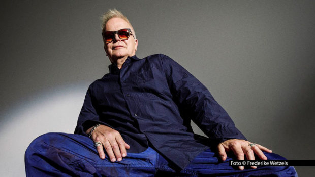 Ein neues Akustik-Projekt mit einer Konzertreihe und dem Album „Unplugged 2. Von allem anders“ steht in den kommenden Wochen bei Herbert Grönemeyer an. Als Vorgeschmack ist am 29. August die Single „Flieg“ erschienen. Hierfür hat er mit seiner Kollegin Suena zusammengearbeitet. Foto © Frederike Wetzels