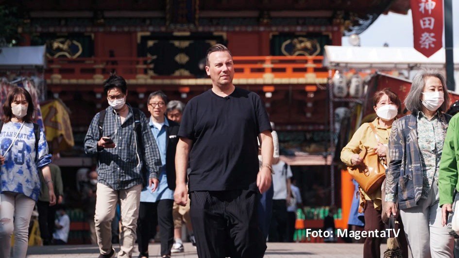 Die zweite Doppelfolge von Staffel 3 des MagentaTV Originals führt Tim Raue in die Metropole Tokio und auf die „Insel der Hundertjährigen“ Okinawa. Zu sehen ist sie seit dem 12. Oktober in voller Länge in der Megathek. (Foto: MagentaTV)