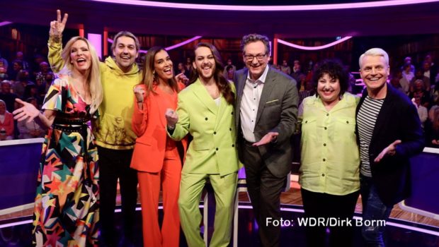 Der Welttag der Freundschaft wird am 30. Juli auch zum Thema bei „Hirschhausens Quiz des Menschen“ im Ersten. Als prominente Rate-Kandidaten begrüßt Moderator Dr. Eckart von Hirschhausen diesmal Sonya Kraus, David Garrett, Jana Ina Zarella, Riccardo Simonetti, Meltem Kaptan und Guido Cantz. (Foto: WDR/Dirk Borm)