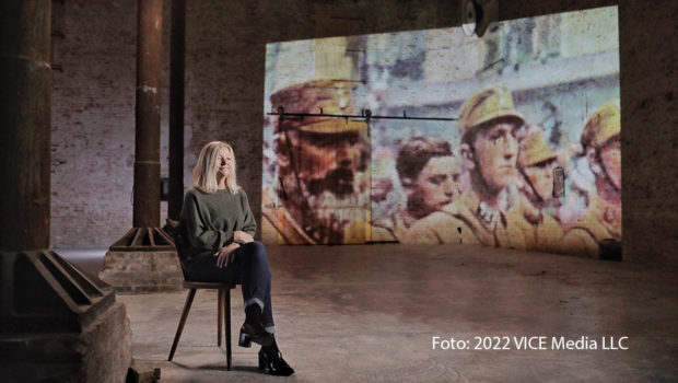 Am 27. Juli ist bei National Geographic die deutsche TV-Premiere der amerikanischen Dokuserie „Hitlers Zeitzeugen: Die unveröffentlichten Aufnahmen“ zu sehen. Darin kommen Expertinnen und Experten wie die Berliner Politikwissenschaftlerin Karin Wieland zu Wort. (Foto: 2022 VICE Media LLC)