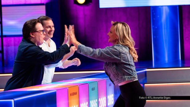 Im RTL-Vorabendprogramm gibt’s am kommenden Sonntag, den 26. April die dritte Ausgabe von „Hister – Das Quiz“. In der TV-Adaption des beliebten Gesellschaftsspiels stellen sich diesmal Angelo und Gabriel Kelly ihren Kontrahenten Evelyn Burdecki und Ingolf Lück. Foto © RTL/Annette Etges