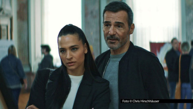 Die 59. Ausgabe der Internationalen Hofer Filmtage startet am 21. Oktober. Neben einer Hommage an Filmemacherin Julia von Heinz sind u.a. zahlreiche neue deutsche Spielfilme zu sehen. Darunter ist der im Bayerischen Wald gedrehte Thriller „Im Zeichen des Drachen“ mit Erol Sander und Amira Aly. Foto © Chris Hirschhäuser
